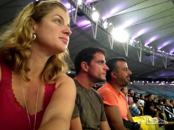 Com o Álvaro e o Valentín, assistindo a jogo no Maracaná, no Rio de Janeiro